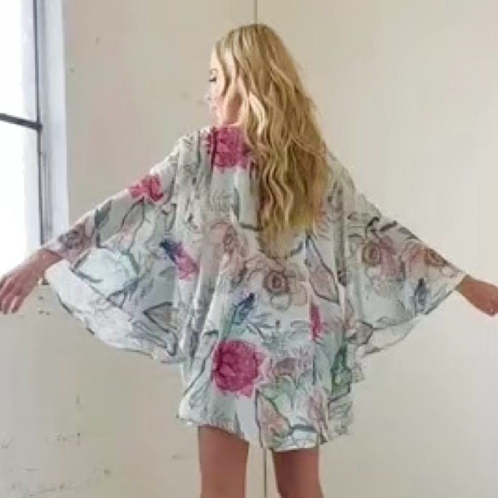 NWT Suki So Tropical Kimono Aqua Blue